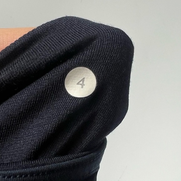Lululemon Seek The Heat Crop-Size 4- Mini Coast Camo Deep Navy Black - Picture 8 of 8